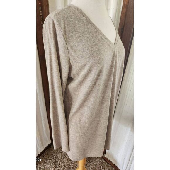 T70 Apt 9 Heather Tan Long Sleeve Tee w Gold Sparkly Threads V-neck - Picture 3 of 11